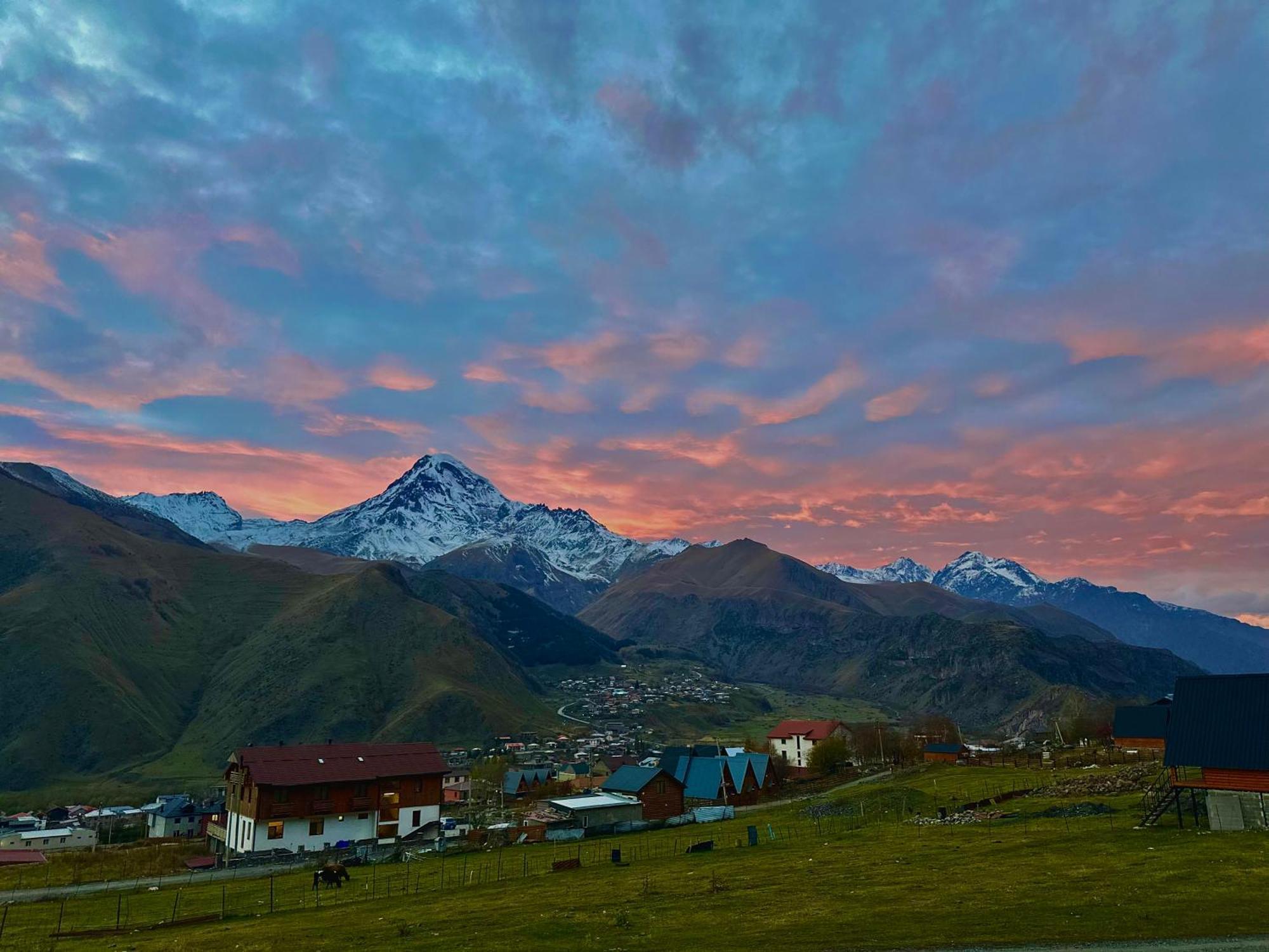 Vista Cottage Kazbegi Bagian luar foto